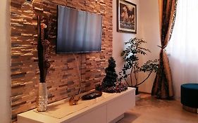 Oasis Felix Apartment
